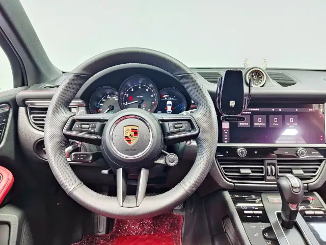 Porsche Macan — Фото автомобиля 10