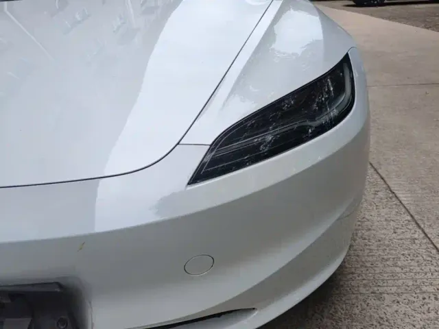 Tesla Model 3 — Фото автомобиля 23