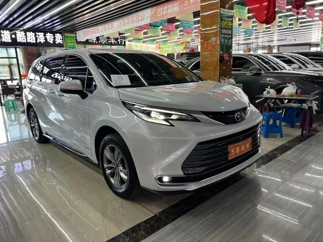 Toyota Sienna — Фото автомобиля 2