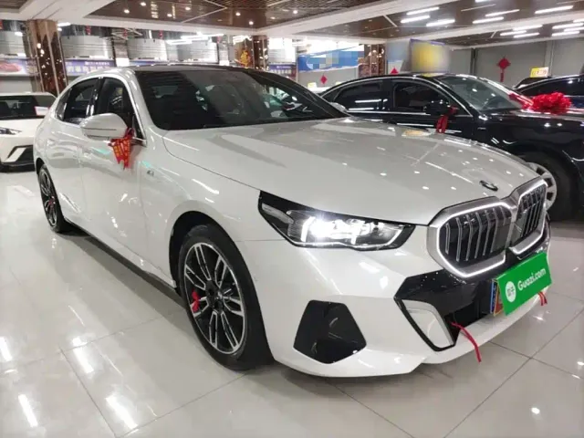 BMW 5 Series — Фото автомобиля 3