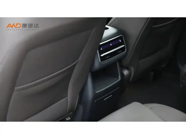 Li Auto L8 — Фото автомобиля 10