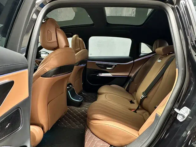 Mercedes-Benz E-Class — Фото автомобиля 10