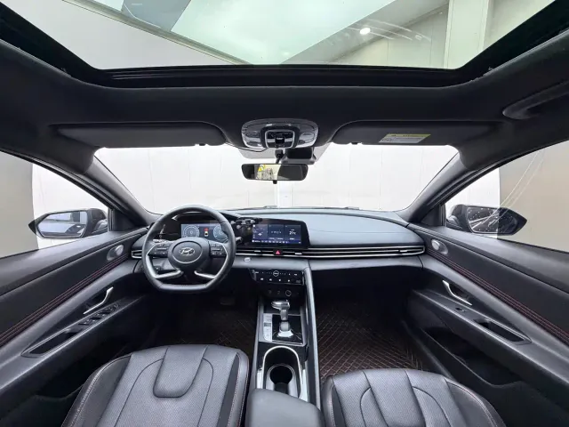 Hyundai Elantra — Фото автомобиля 18