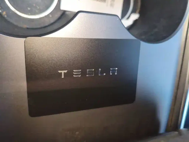 Tesla Model Y — Фото автомобиля 8