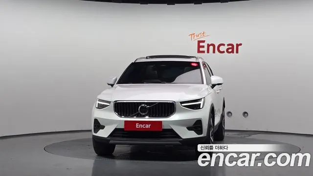 Вольво XC40 — Фото автомобиля 2