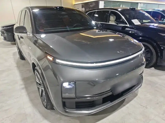 Li Auto L8 — Фото автомобиля 3
