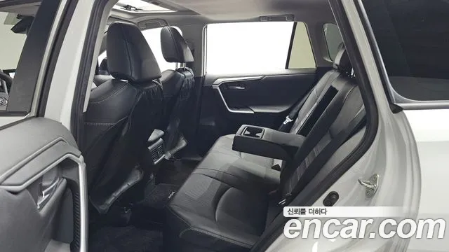 Toyota RAV4 — Фото автомобиля 25
