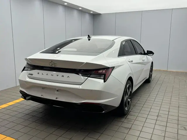 Hyundai Elantra — Фото автомобиля 6