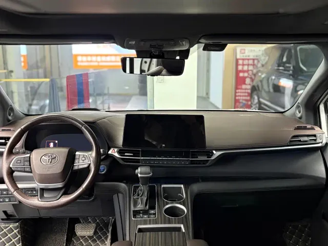 Toyota Sienna — Фото автомобиля 5