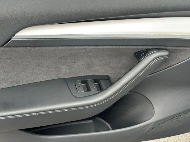 Tesla Model 3 — Фото автомобиля 9