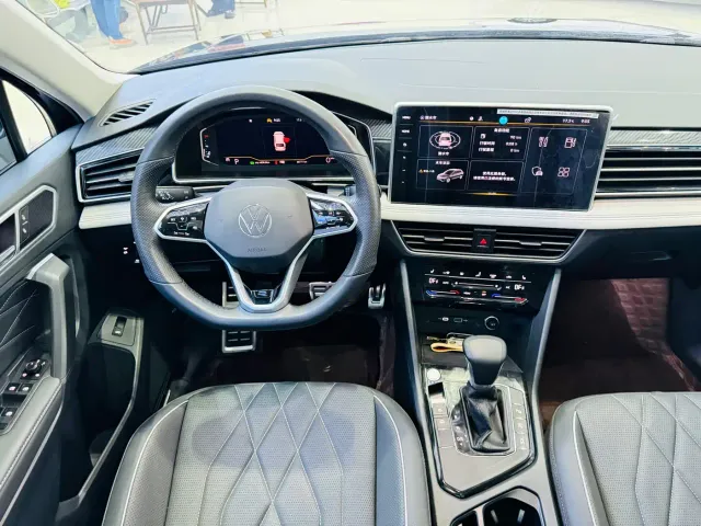 Volkswagen Tiguan L — Фото автомобиля 11
