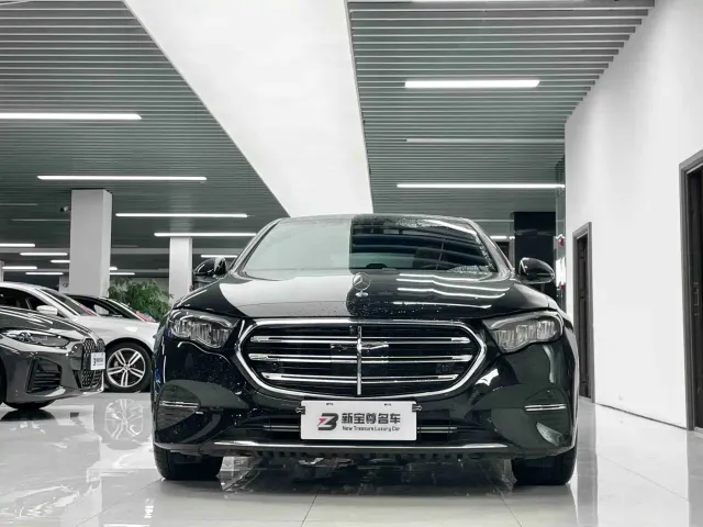 Mercedes-Benz E-Class — Фото автомобиля 2
