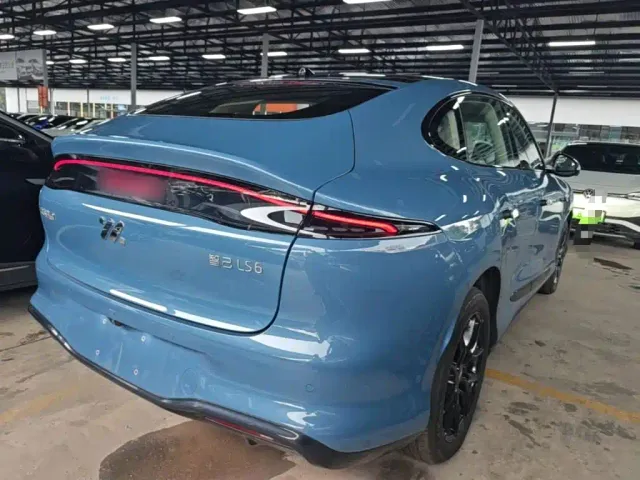 IM Motors LS6 — Фото автомобиля 6