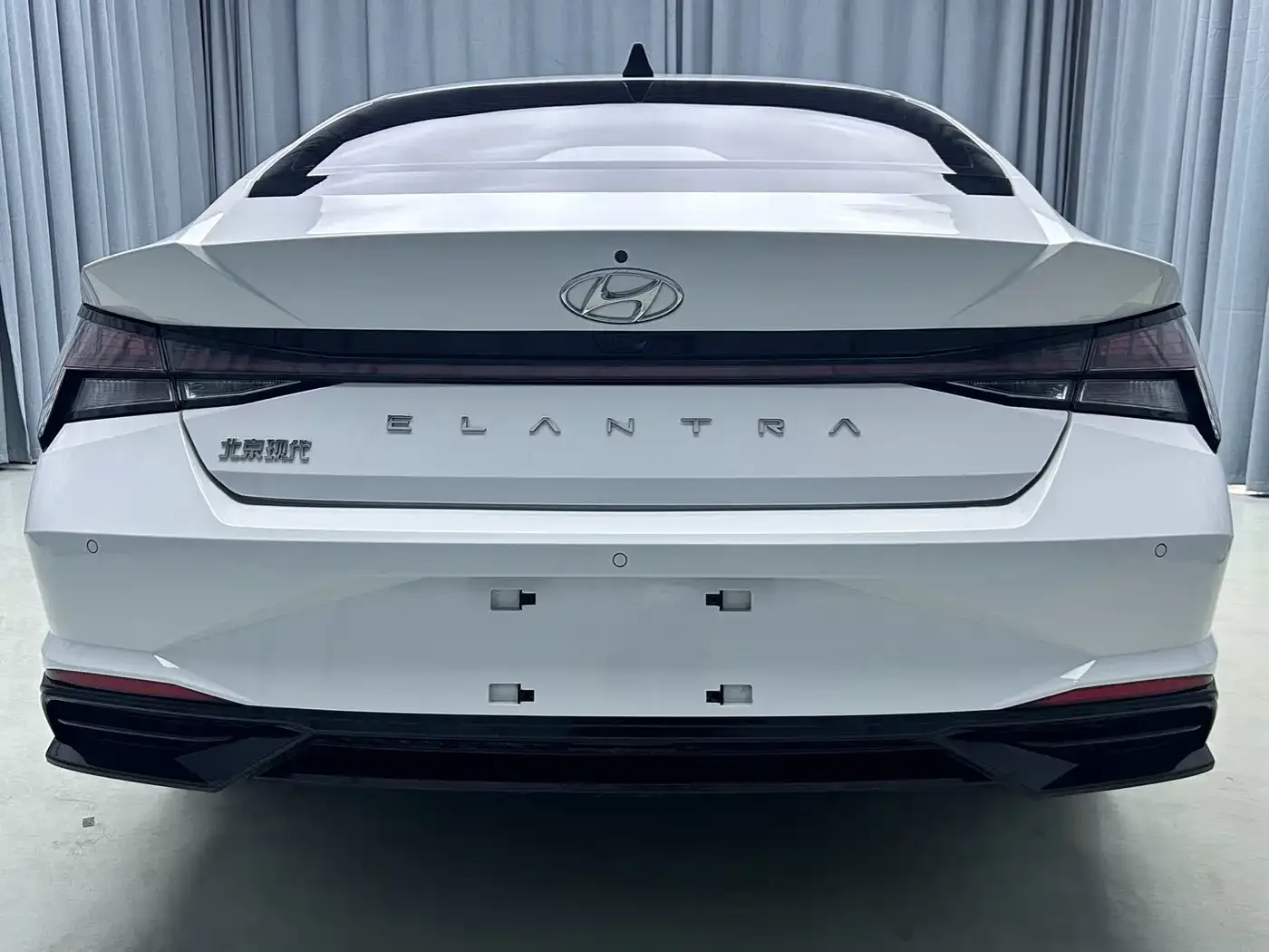 Hyundai Elantra 2022 1.5L CVT LUX Premium Edition — Фото автомобиля 18