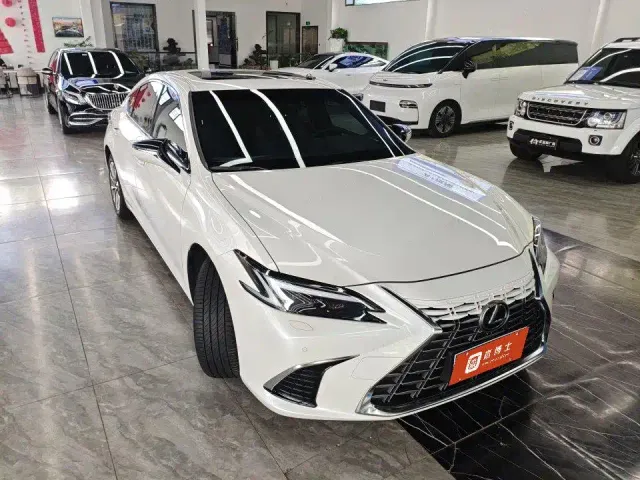 Lexus ES — Фото автомобиля 9
