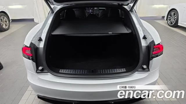 Tesla Model S — Фото автомобиля 26