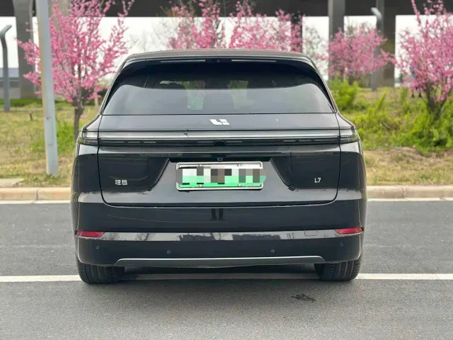 Li Auto L7 — Фото автомобиля 9