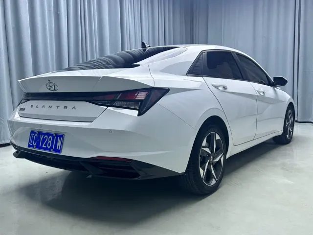 Hyundai Elantra — Фото автомобиля 18