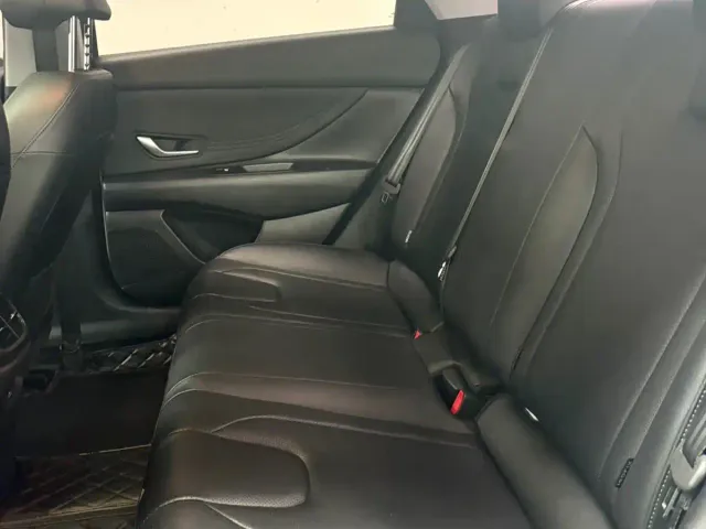 Hyundai Elantra — Фото автомобиля 15