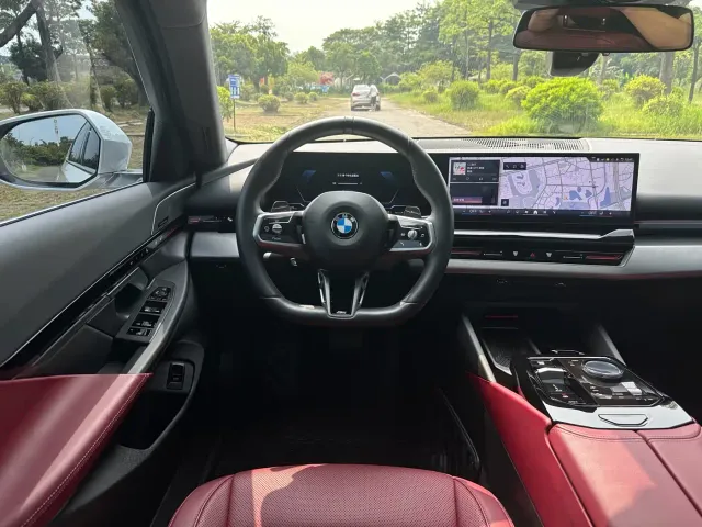 BMW 5 Series — Фото автомобиля 18