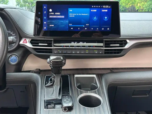 Toyota Sienna — Фото автомобиля 6
