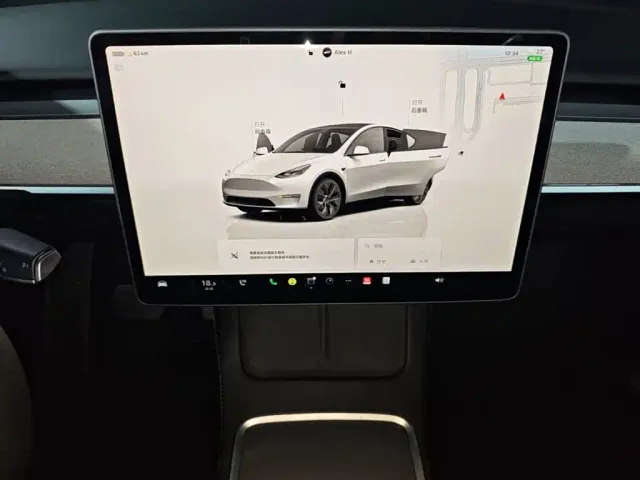 Tesla Model Y — Фото автомобиля 12