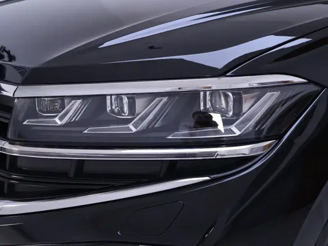 Volkswagen Touareg — Фото автомобиля 4