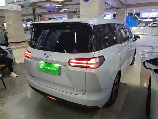 Wuling Starlight 730 — Фото автомобиля 6