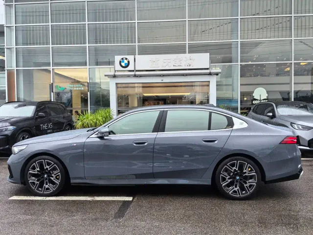 BMW 5 Series — Фото автомобиля 15