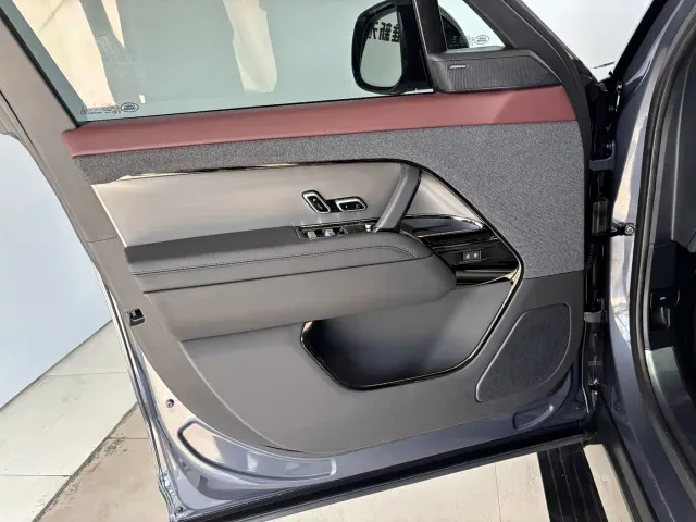 Land Rover Range Rover Sport — Фото автомобиля 9