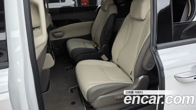 Kia Carnival Generation 4 — Фото автомобиля 16