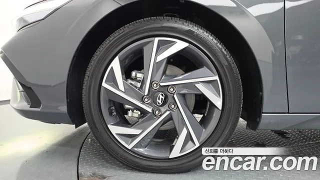Hyundai Avante CN7 — Фото автомобиля 5