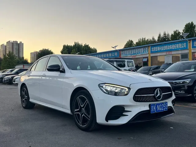 Mercedes-Benz E-Class — Фото автомобиля 2