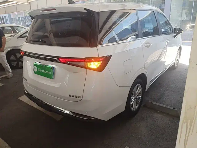 Wuling Jiachen — Фото автомобиля 6