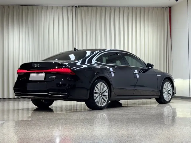 Audi A7L — Фото автомобиля 18