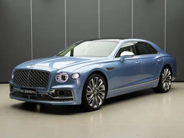 Bentley Flying Spur — Фото автомобиля 2