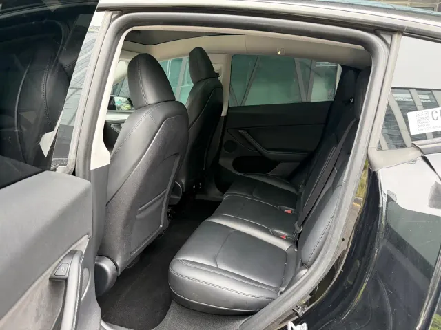 Tesla Model Y — Фото автомобиля 8