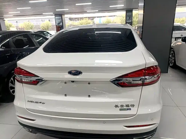 Ford Mondeo — Фото автомобиля 5