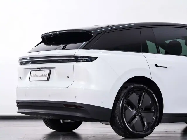 Li Auto i6 — Фото автомобиля 29