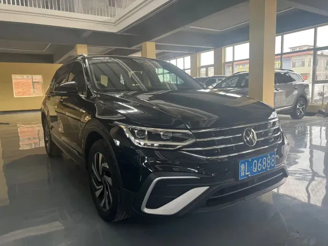 Volkswagen Tiguan L — Фото автомобиля 2