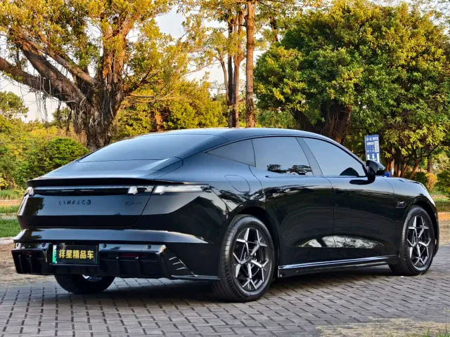 Lynk & Co 10 EM-P — Фото автомобиля 12
