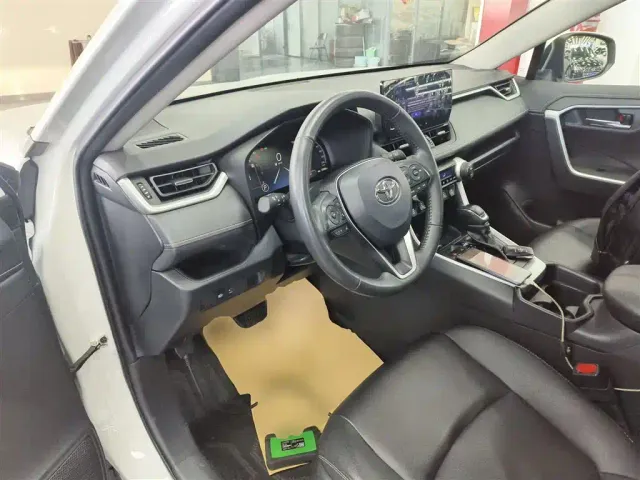 Toyota RAV4 — Фото автомобиля 5