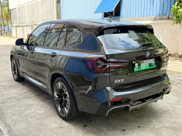 BMW iX3 — Фото автомобиля 6