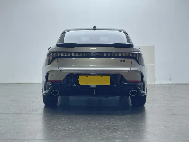 Lynk & Co 03 — Фото автомобиля 5