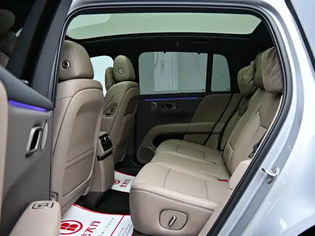 Li Auto Li Auto i6 2025 2WD Base Model — Фото автомобиля 12