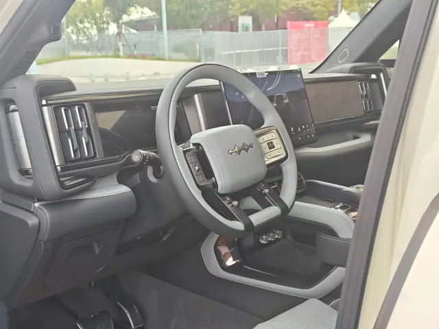 BYD FangChengBao Leopard 5 — Фото автомобиля 10