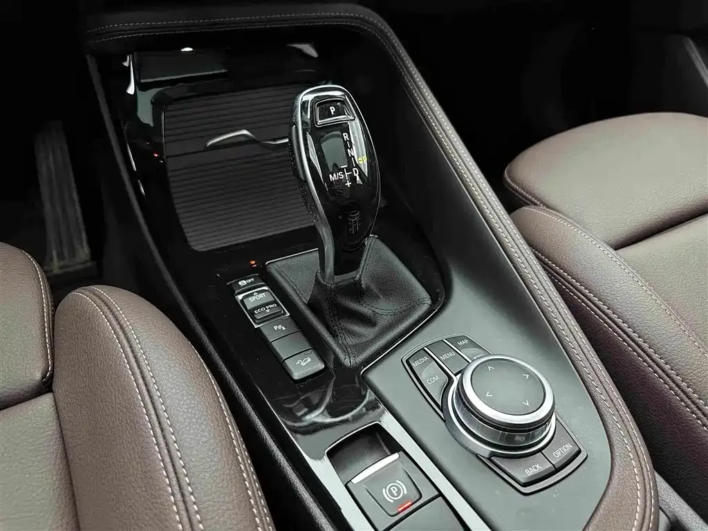 BMW BMW X1 2021 xDrive25Li Exclusive — Фото автомобиля 12