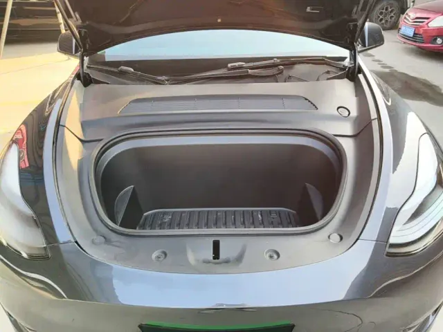 Tesla Model Y — Фото автомобиля 19