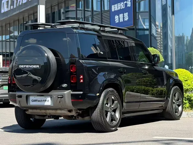 Land Rover Defender — Фото автомобиля 3