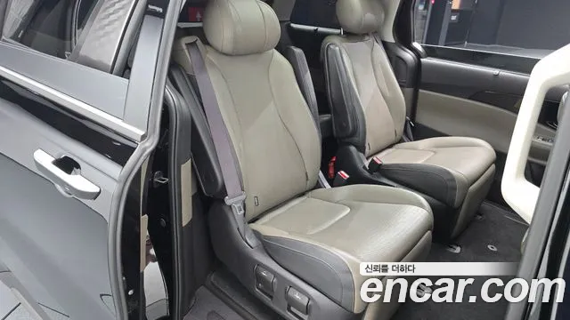 Kia Carnival Generation 4 — Фото автомобиля 17